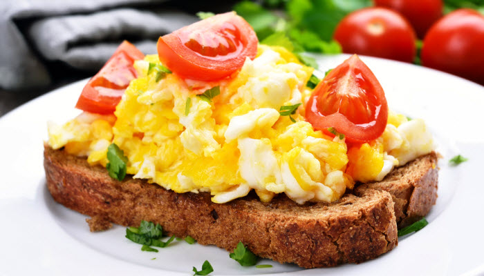 Scrambled Eggs with Tomatoes & Cheese