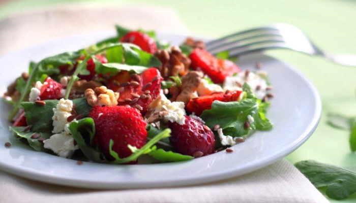 Spinach Salad with Strawberries and Goat Cheese