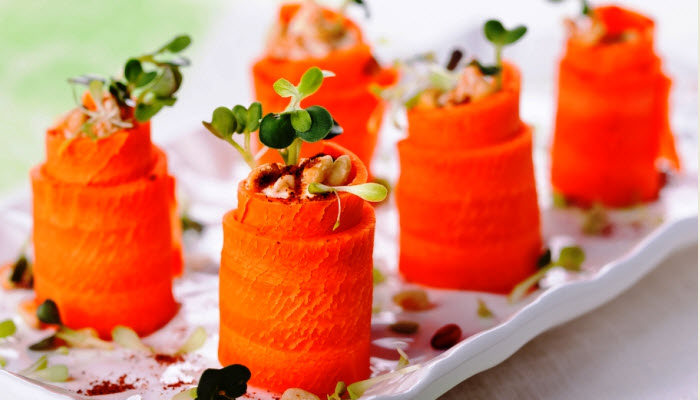 Carrot and Hummus Roll Ups