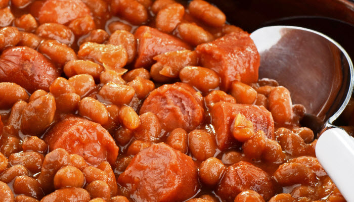 https://thejewishkitchen.com/wp-content/uploads/2016/11/old-fashioned-franks-and-beans.jpg