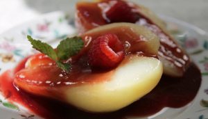 poached-pears-in-fruit-juice