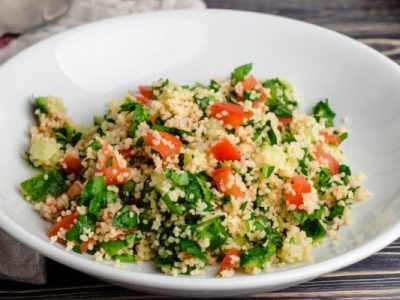 couscous with spinach onions and tomatoes