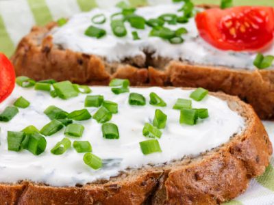 cream cheese tomato and onion sandwich h