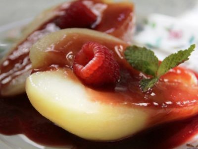 poached pears in fruit juice